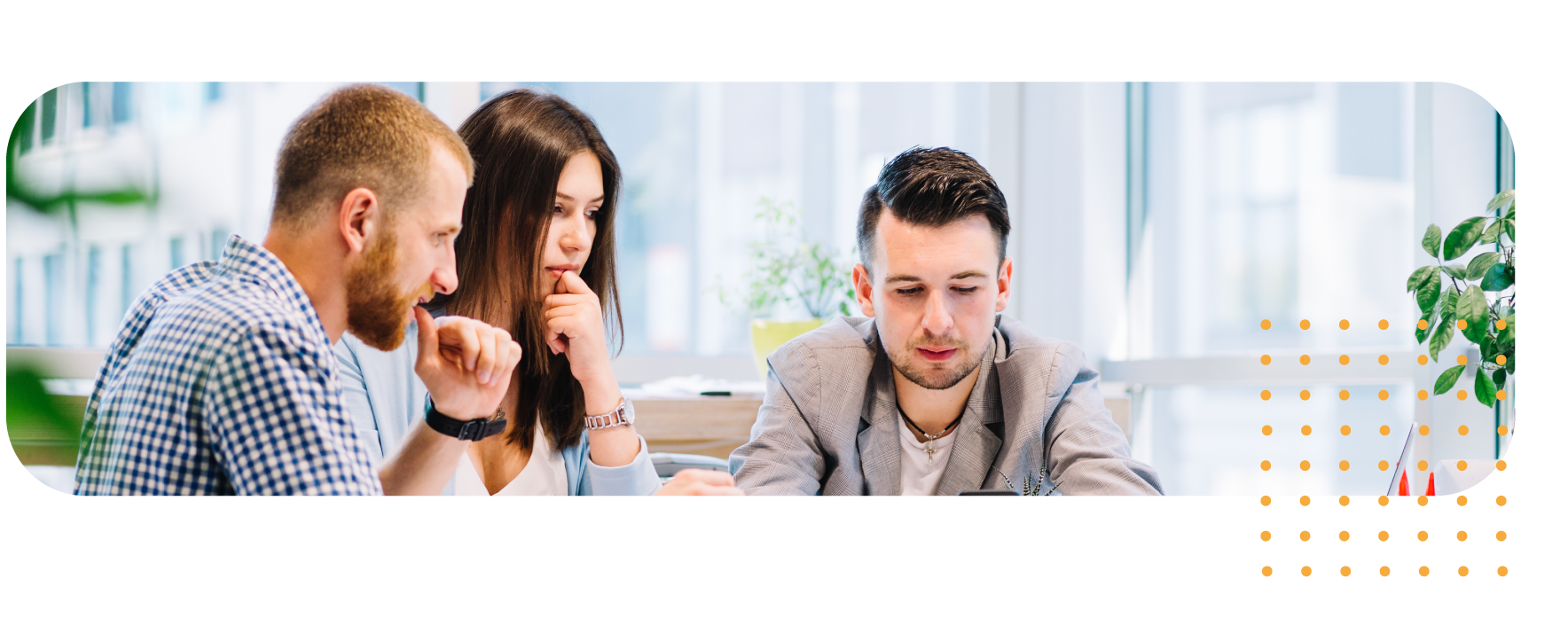 Geschäftspersonen bei einer Business Beratungssitzung im modernen Büro